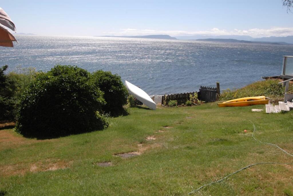Oceanfront Paradise Comox Bagian luar foto