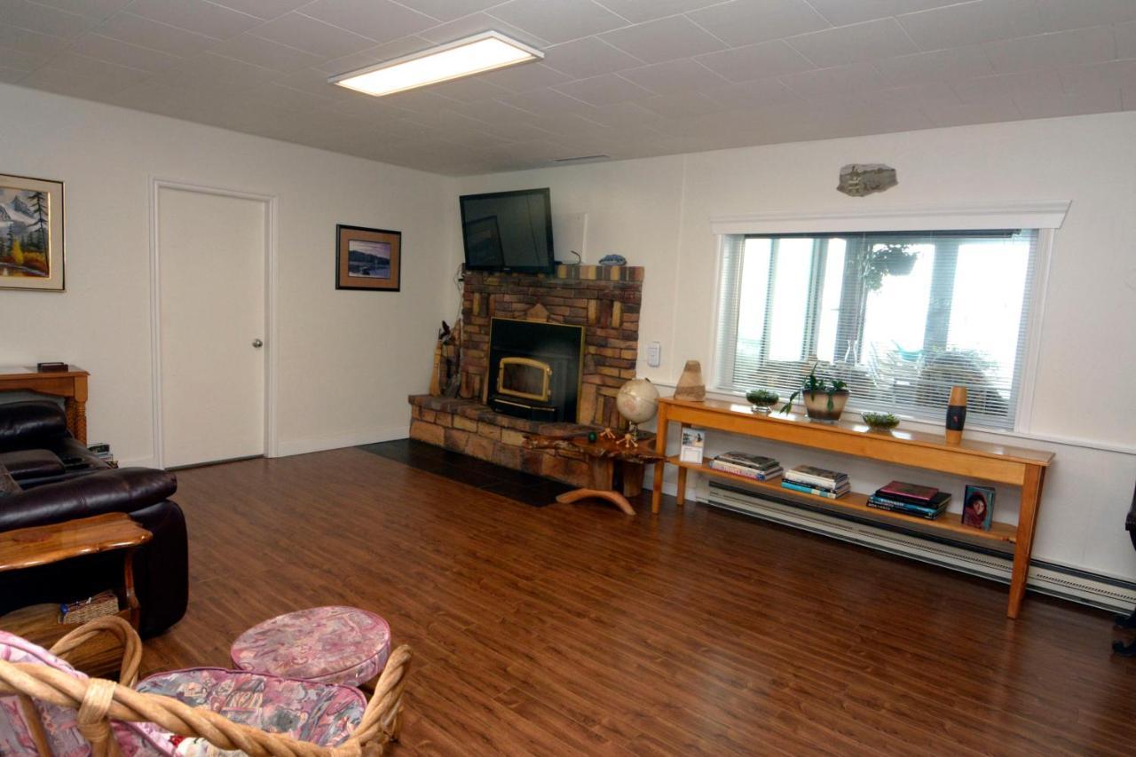 Oceanfront Paradise Comox Bagian luar foto