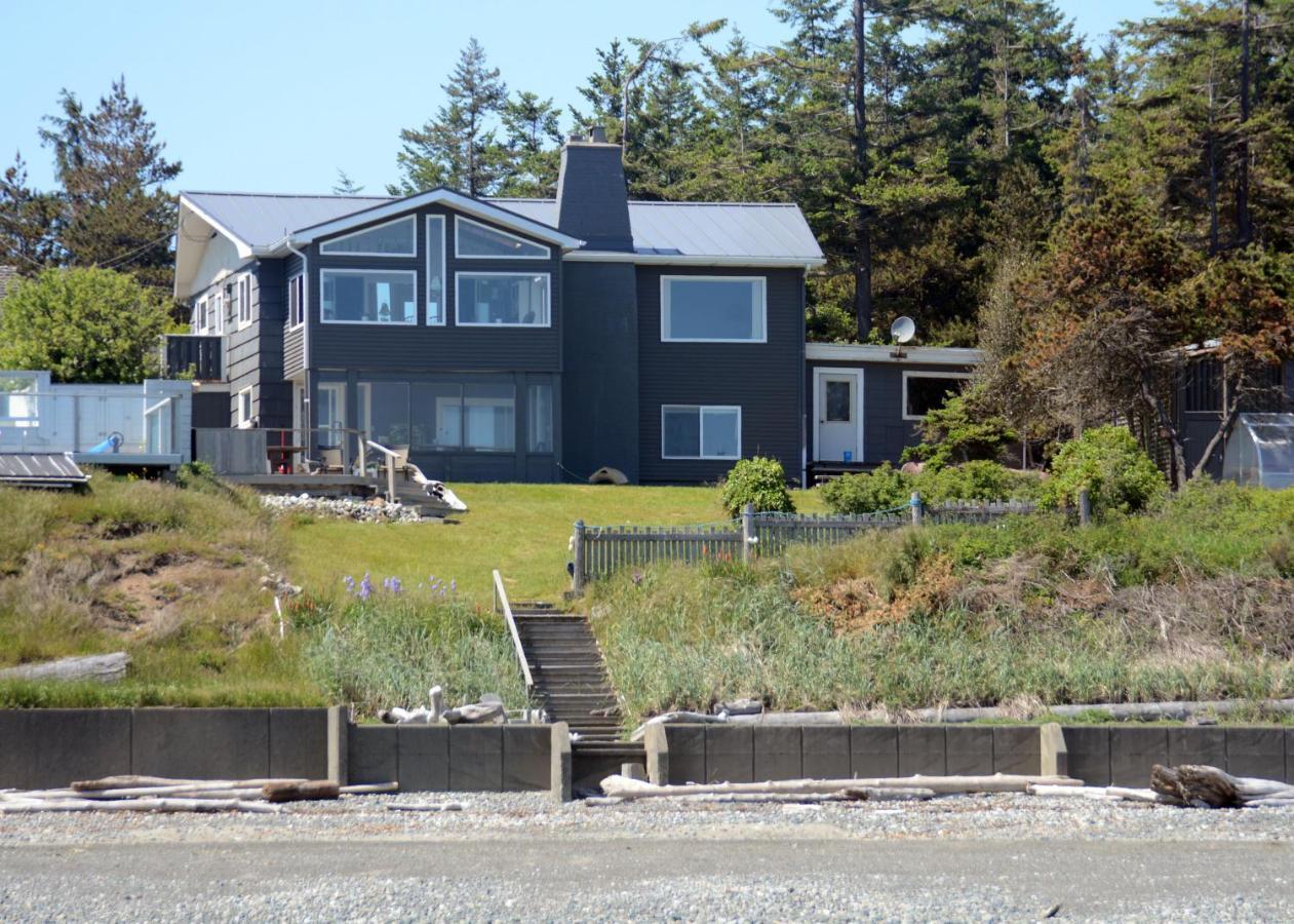 Oceanfront Paradise Comox Bagian luar foto