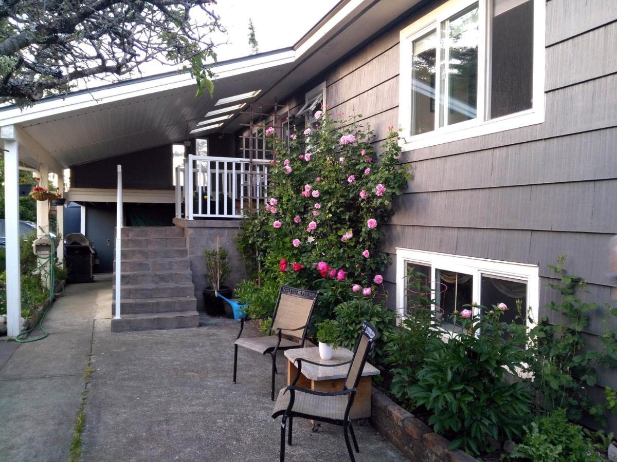 Oceanfront Paradise Comox Bagian luar foto