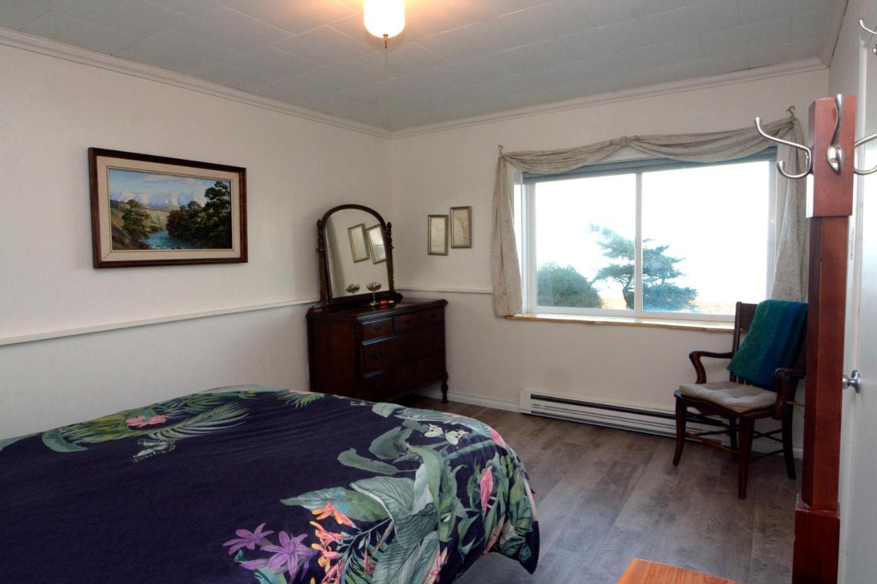 Oceanfront Paradise Comox Bagian luar foto
