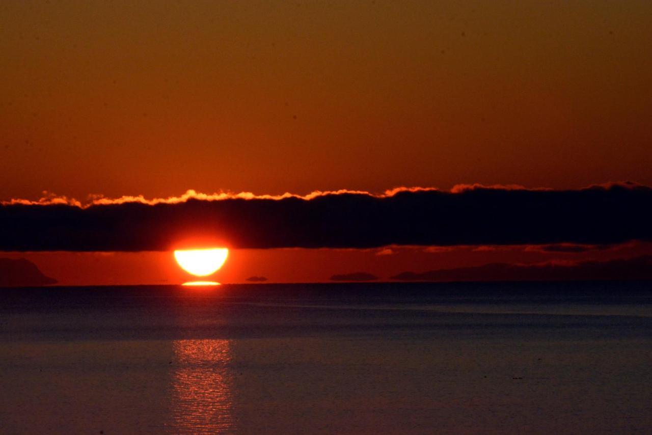 Oceanfront Paradise Comox Bagian luar foto