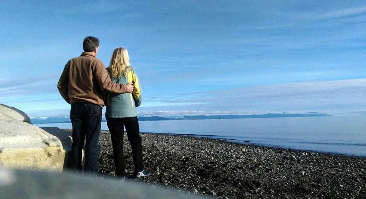 Oceanfront Paradise Comox Bagian luar foto