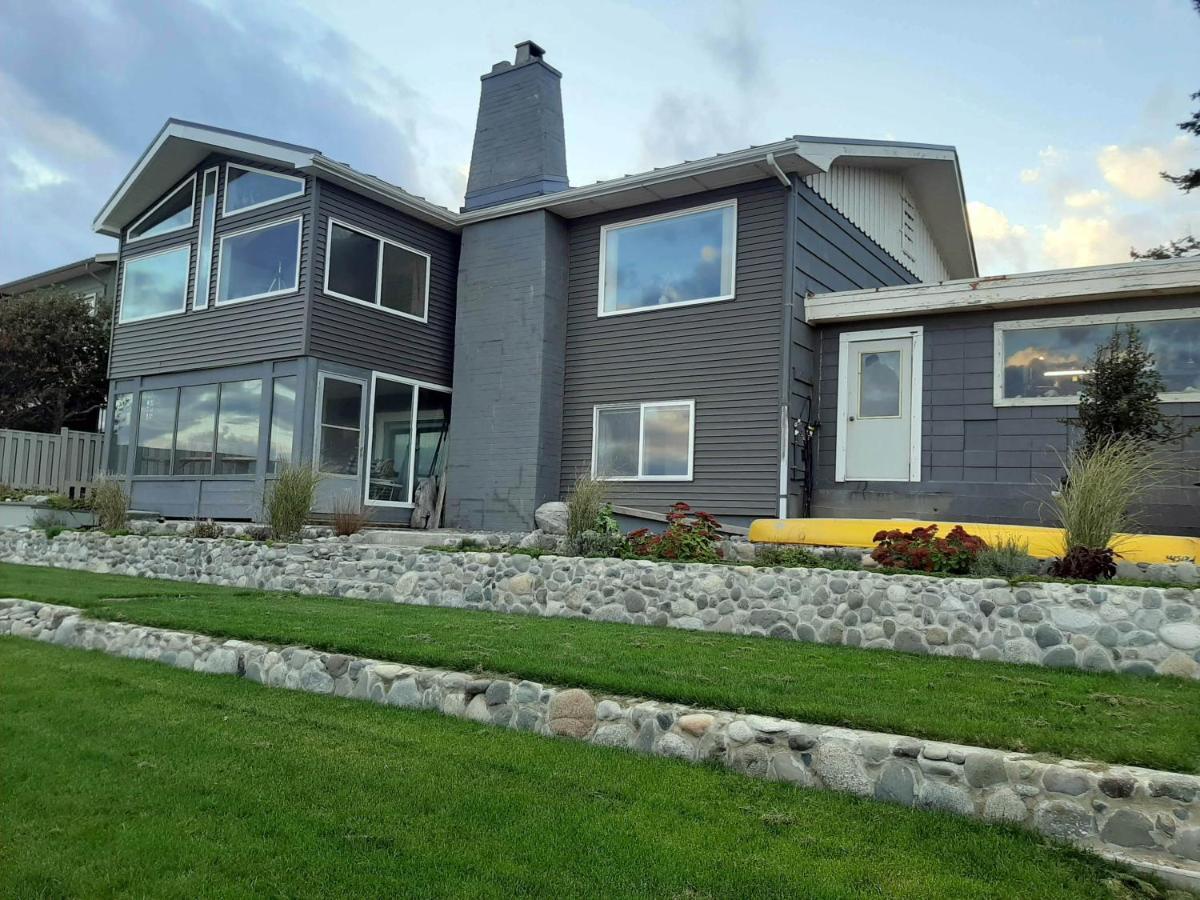 Oceanfront Paradise Comox Bagian luar foto