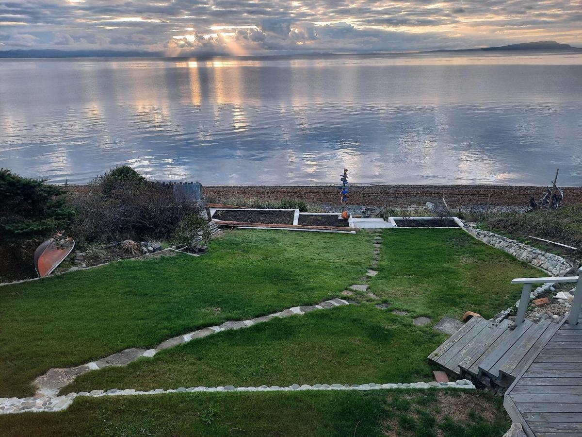 Oceanfront Paradise Comox Bagian luar foto